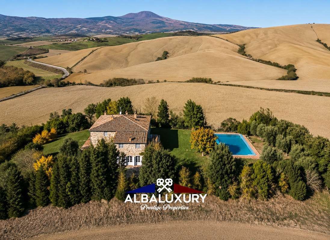 Villa in San Casciano dei Bagni, Tuscany, Italy 2 - 17190149
