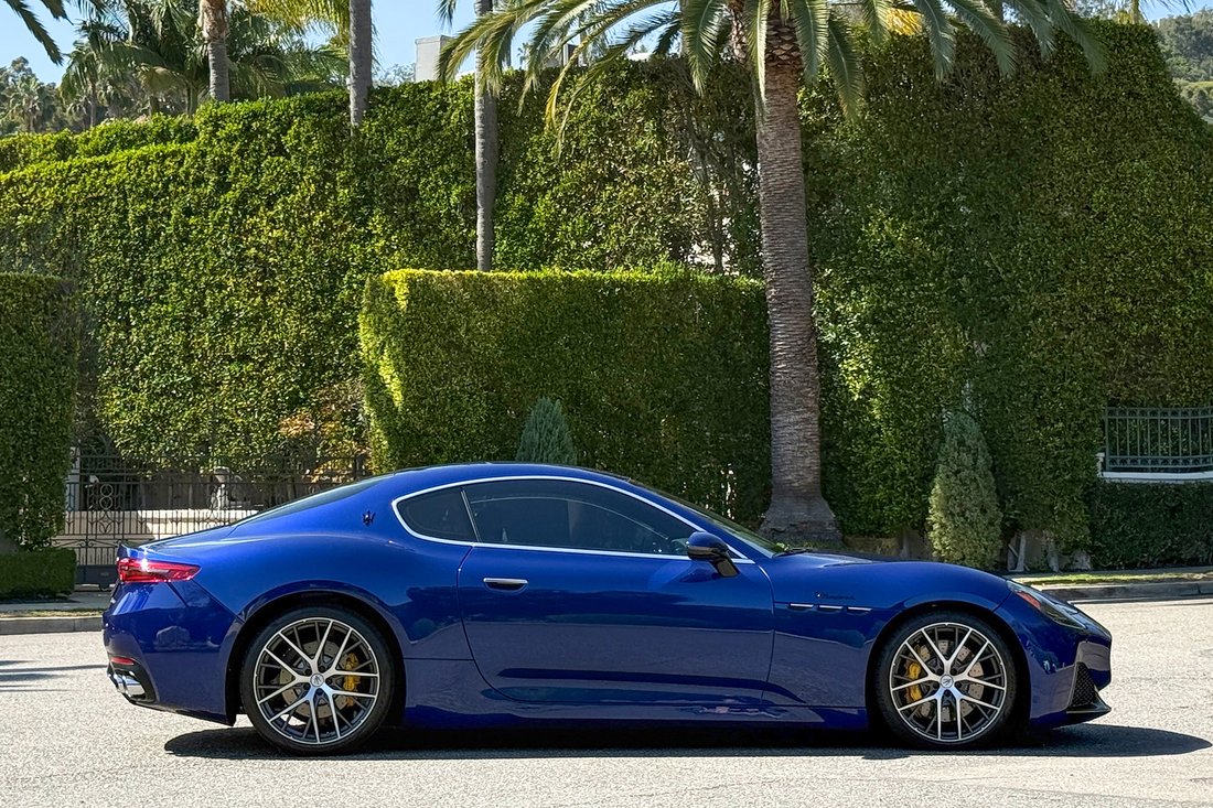 Coupe in West Hollywood, CA, United States 4 - 18716951