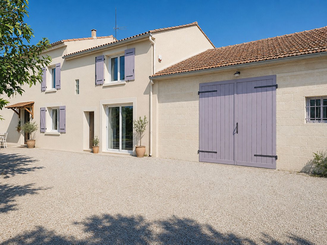 Villa in Châteaurenard, Provence-Alpes-Côte d'Azur, France 1 - 18717592