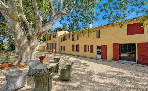 House in Ecarts, Velaux, France 1