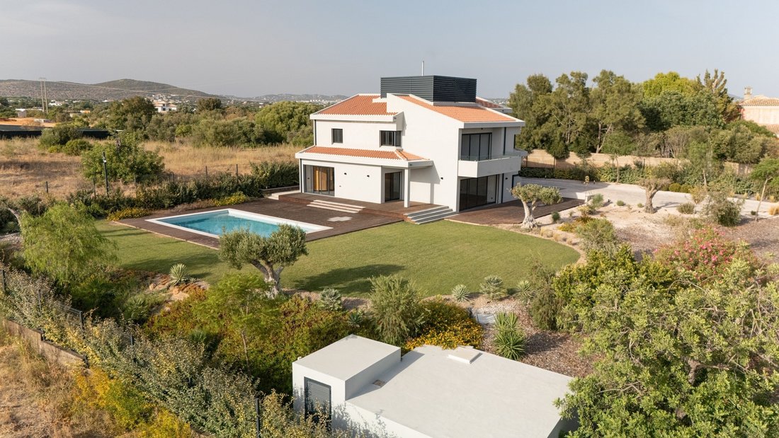 Villa in Loule (Sao Clemente), Algarve, Portugal 1 - 18719775