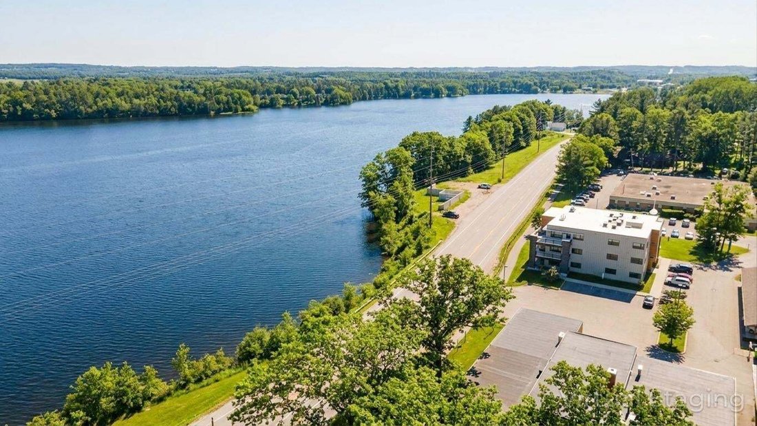 Condo in Garfield Township, Michigan, United States 3 - 18718485