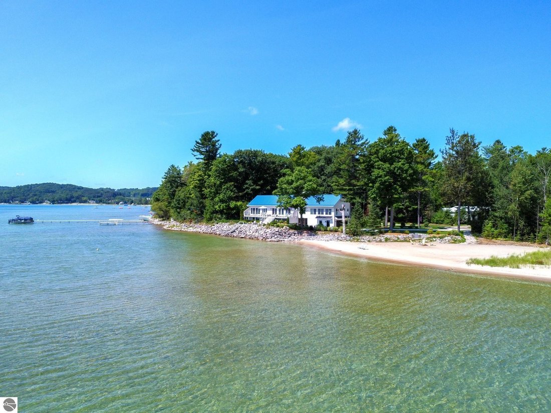 Casa en Suttons Bay, Míchigan, Estados Unidos 1 - 18718169