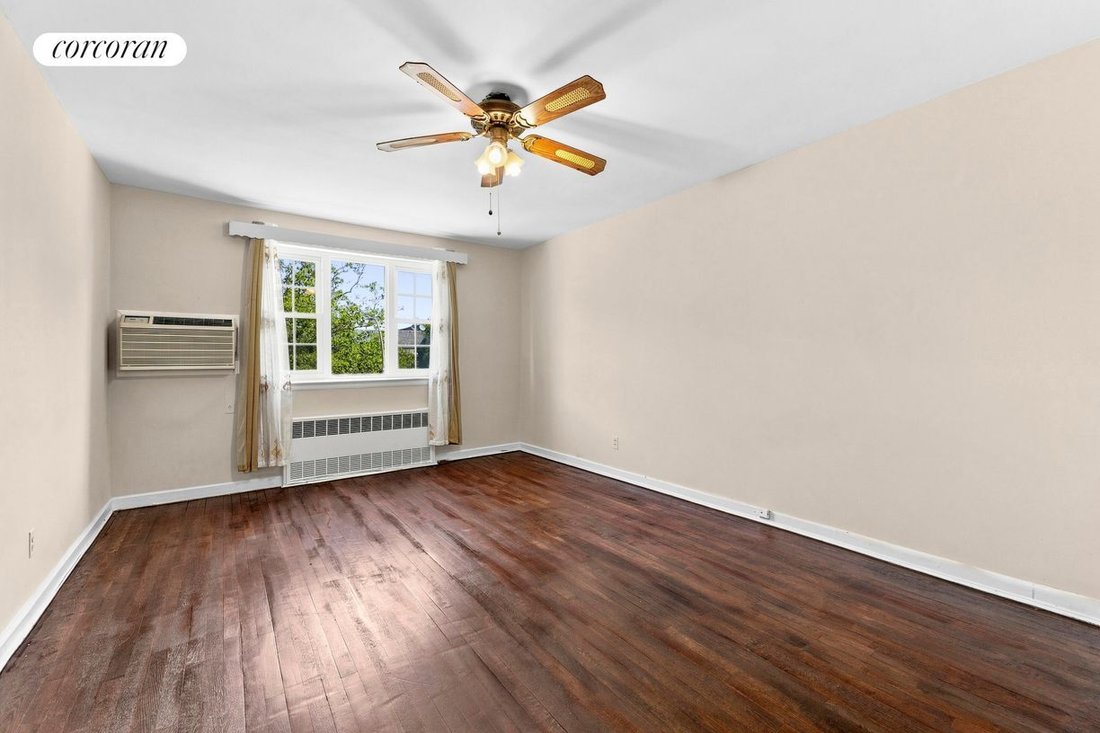 House in New York, New York, United States 5 - 18716853