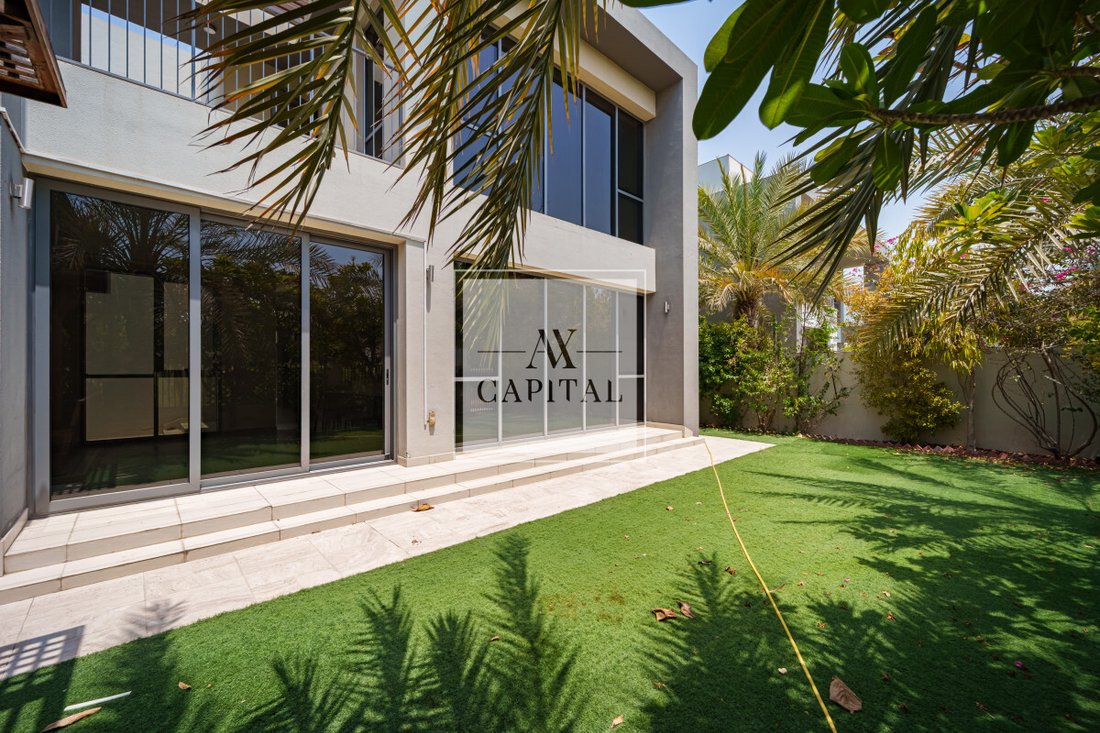 Townhouse in Al Mina / Dubai Maritime City, Dubai, United Arab Emirates 1 - 18717222
