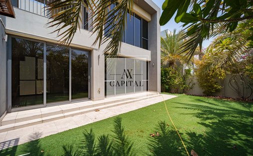 Townhouse in Al Mina / Dubai Maritime City, Dubai, United Arab Emirates 1