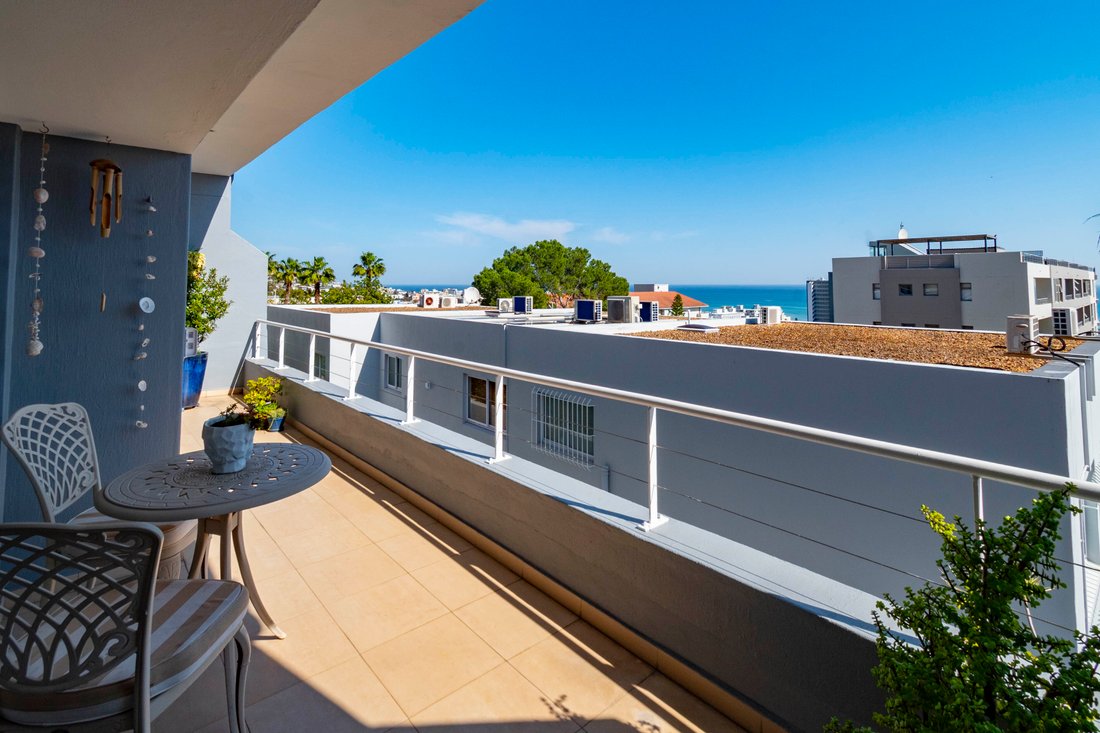 Apartment in Sea Point, Atlantic Seaboard, Cape Town 5 - 18563890