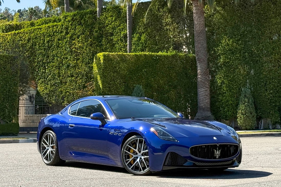 Coupe in West Hollywood, CA, United States 3 - 18716951