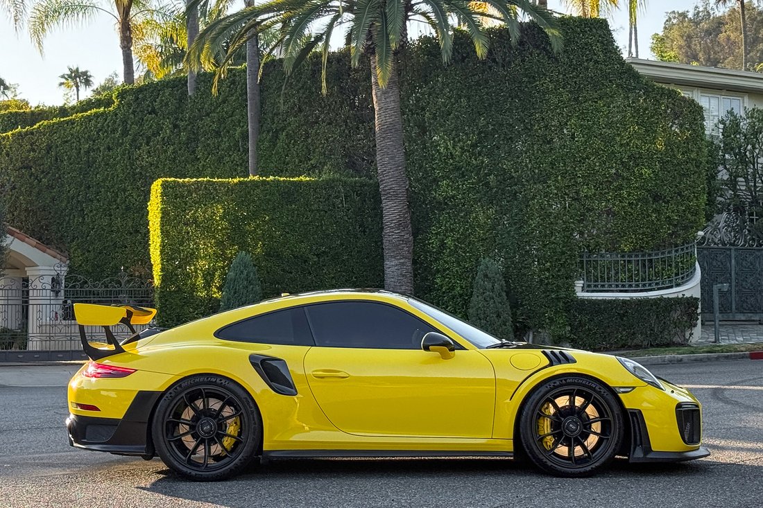 Coupe in West Hollywood, CA, United States 4 - 18717061
