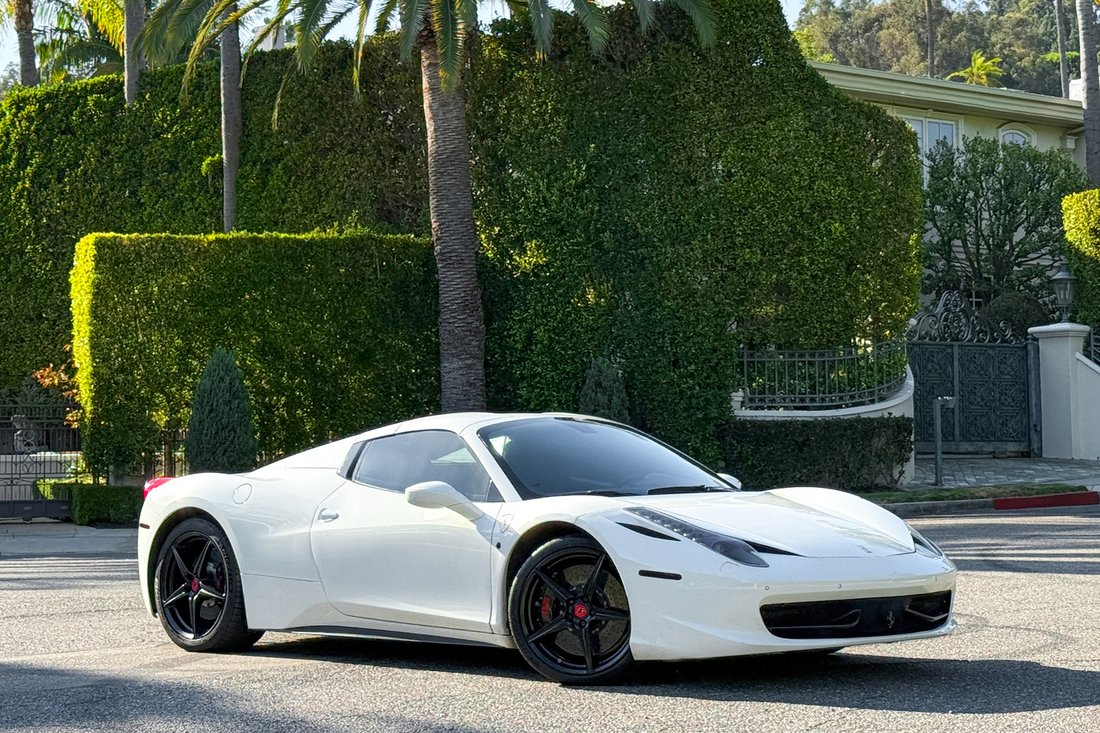 Cabriolet in West Hollywood, CA, United States 4 - 18717074