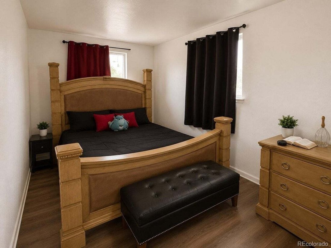 Lakewood, Colorado, United States 5 - 18718771
