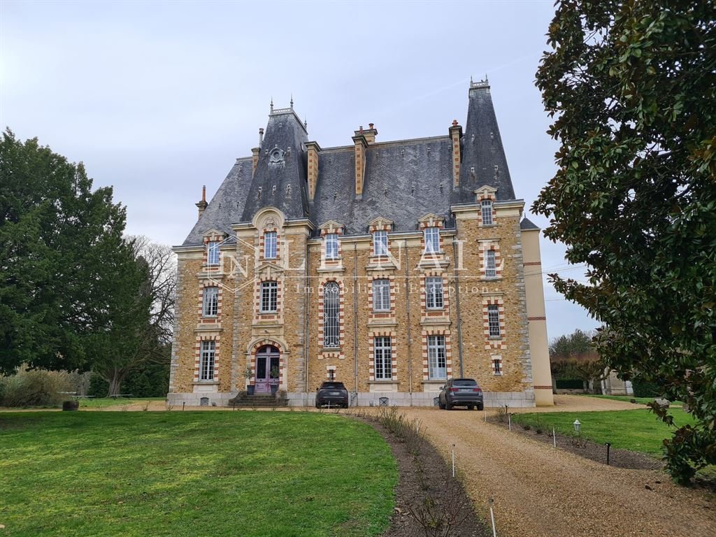 Castle in Hôpital-Chasse Royale-Le Pré, Le Mans, France 5 - 13845909