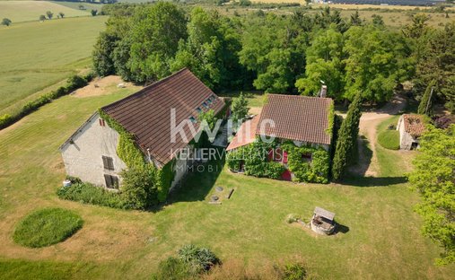 Maison à Charroux, Auvergne-Rhône-Alpes, France 1
