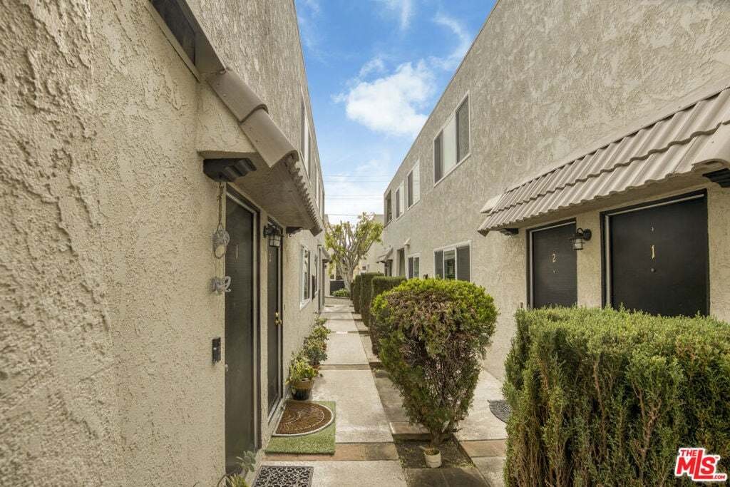 Santa Monica, California, United States 5 - 18718947