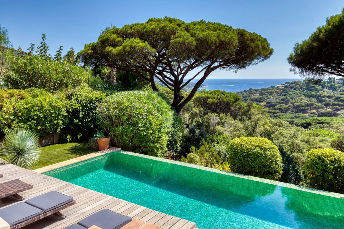 Villa in La Croix-Valmer, Provence-Alpes-Côte d'Azur, France 1 - 18717113
