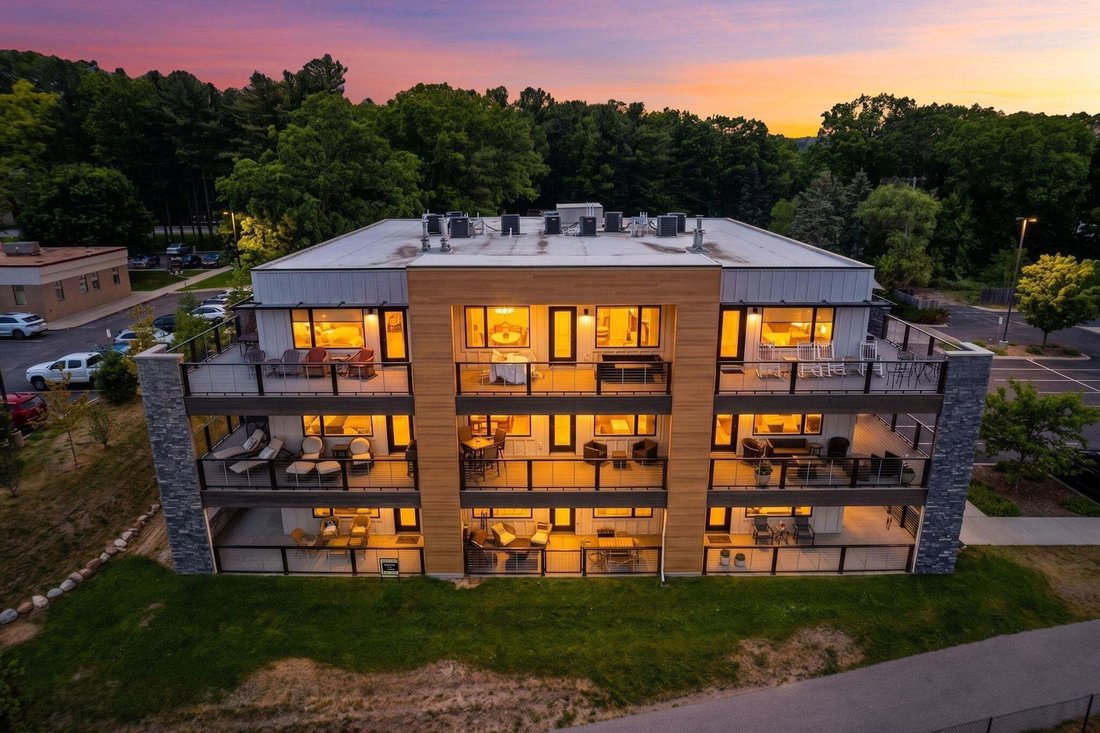 Condo in Garfield Township, Michigan, United States 1 - 18718485