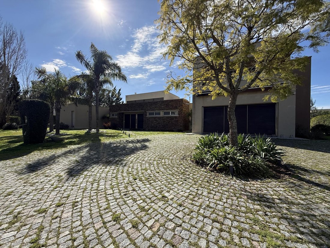 Casa en Guernica, Provincia de Buenos Aires, Argentina 2 - 18716340