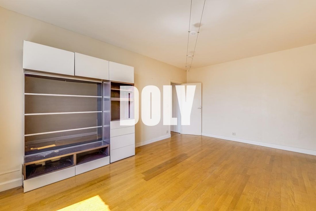 Apartment in Saint-Cloud, Ile-de-France, France 3 - 18716550