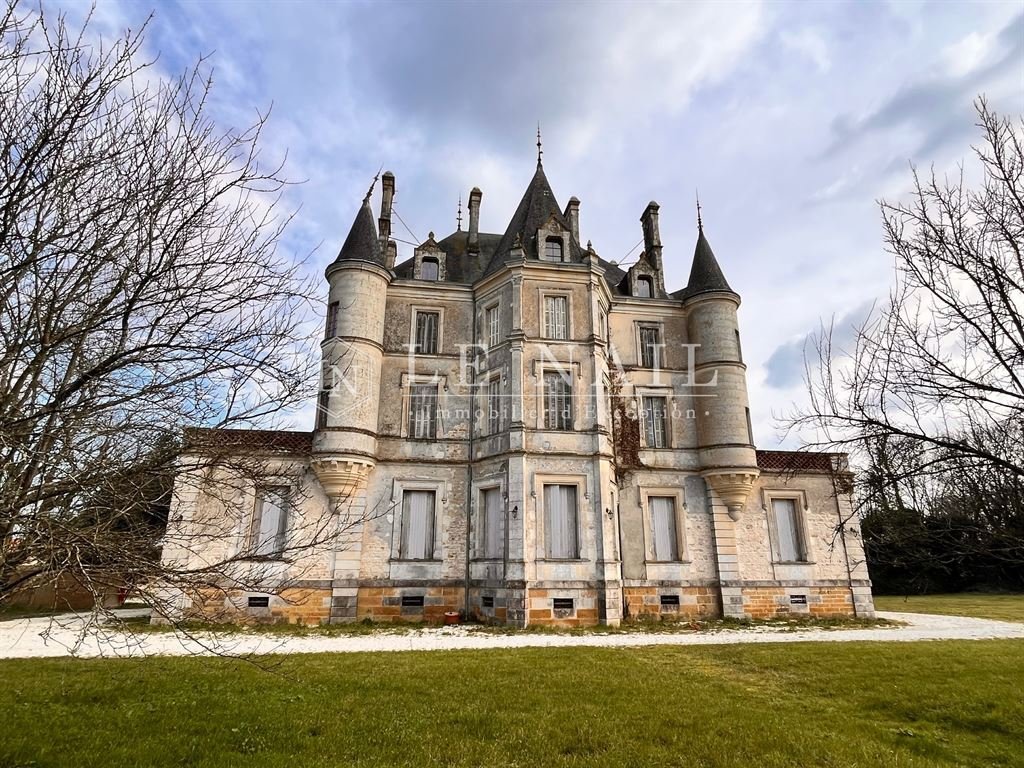 Schloss in Chantonnay, Pays de la Loire, Frankreich 2 - 13777743