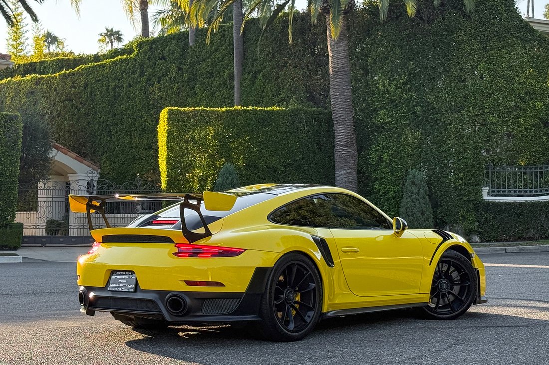 Coupe in West Hollywood, CA, United States 5 - 18717061
