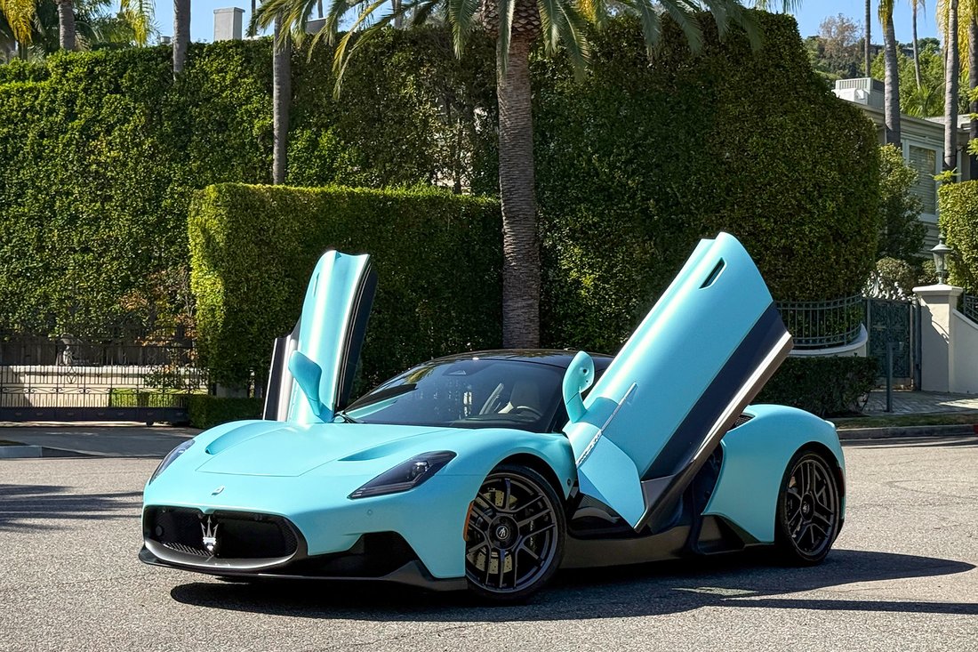 Coupe in West Hollywood, CA, United States 1 - 18717037