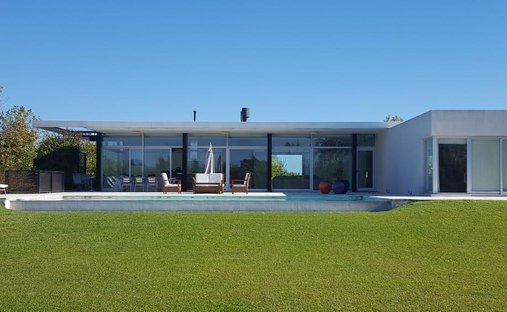 House in La Lonja, Buenos Aires Province, Argentina 1