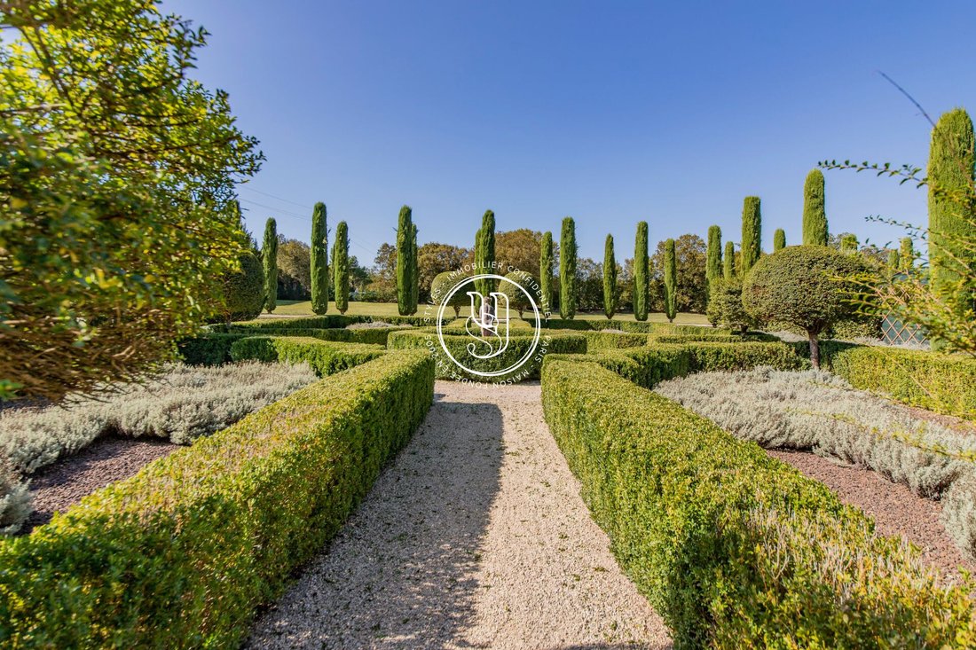 Villa in Uzès, Occitania, France 1 - 18716914