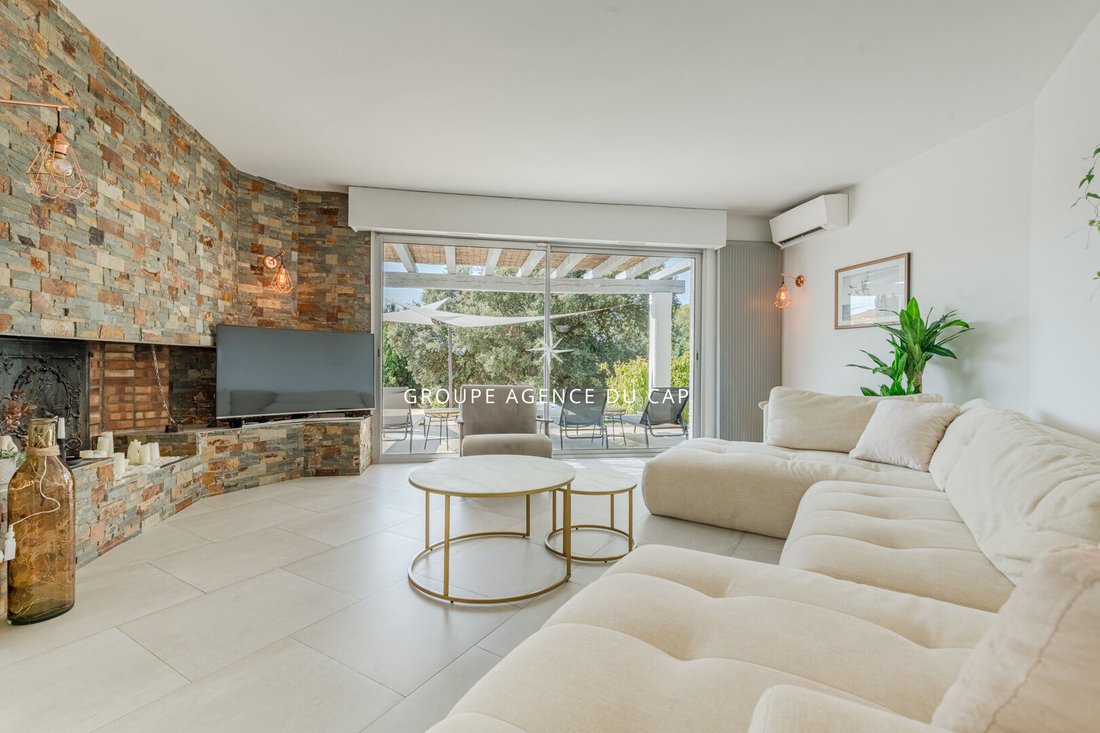 Villa in Exterieurs, Frejus, France 2 - 18719903