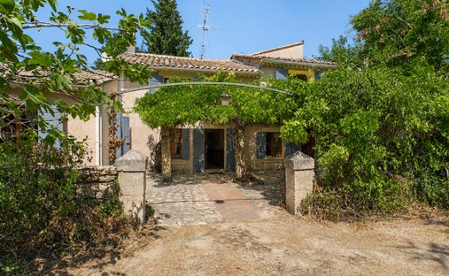 Villa in Arrondissement von Nîmes, Okzitanien, Frankreich 1
