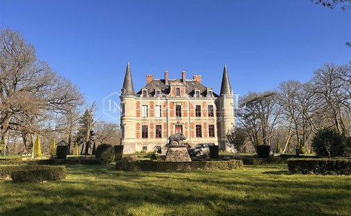 Château à Bournezeau, Pays de la Loire, France 1