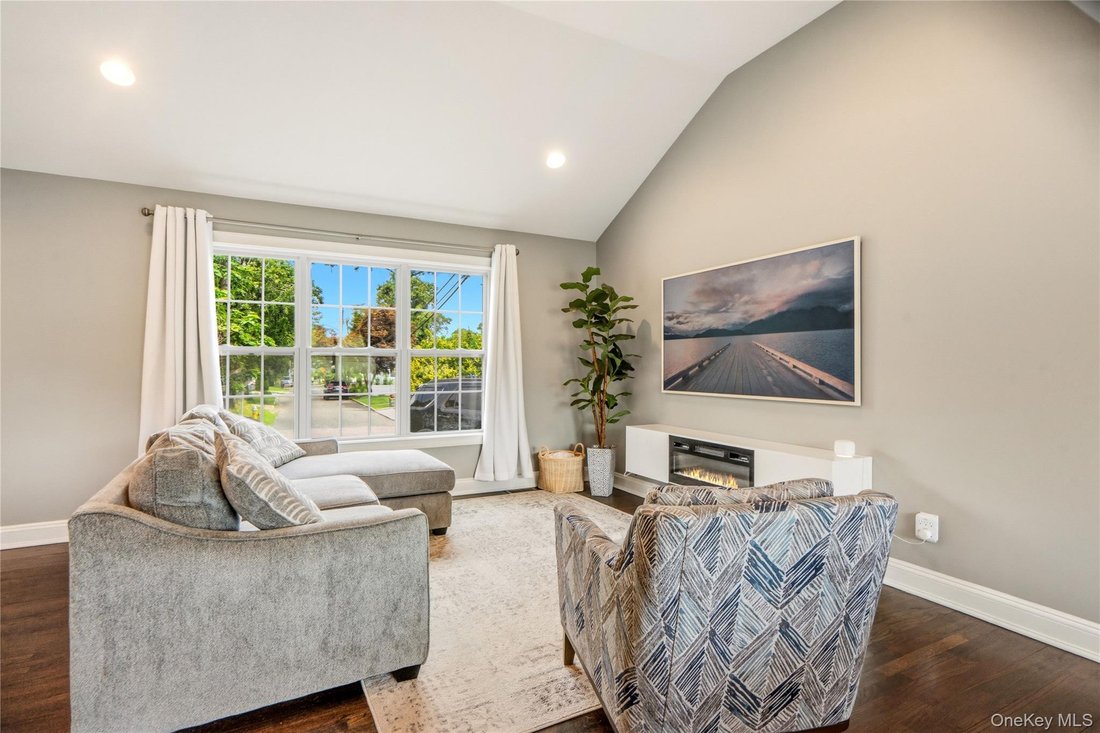 House in Lake Ronkonkoma, New York, United States 4 - 18719605