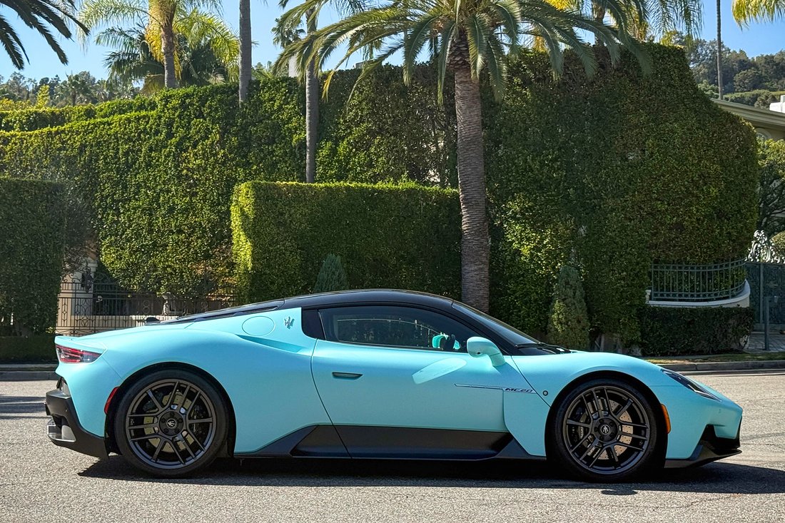Coupe in West Hollywood, CA, United States 5 - 18717037