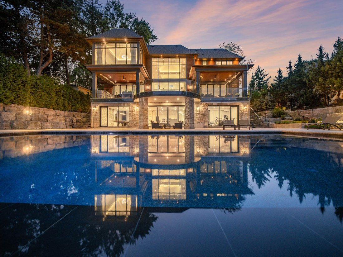 Estate in Burlington, Ontario, Canada 1 - 16657211