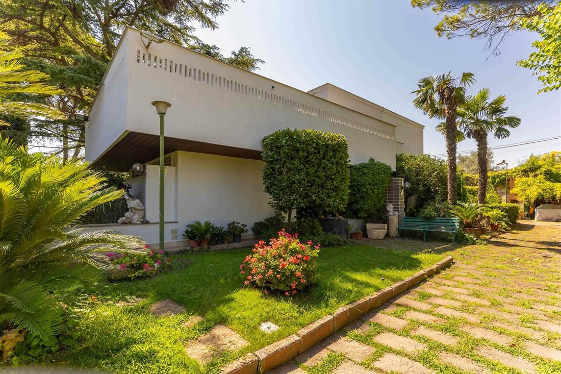 Villa in Carbonara, Bari, Italy 1 - 18719518