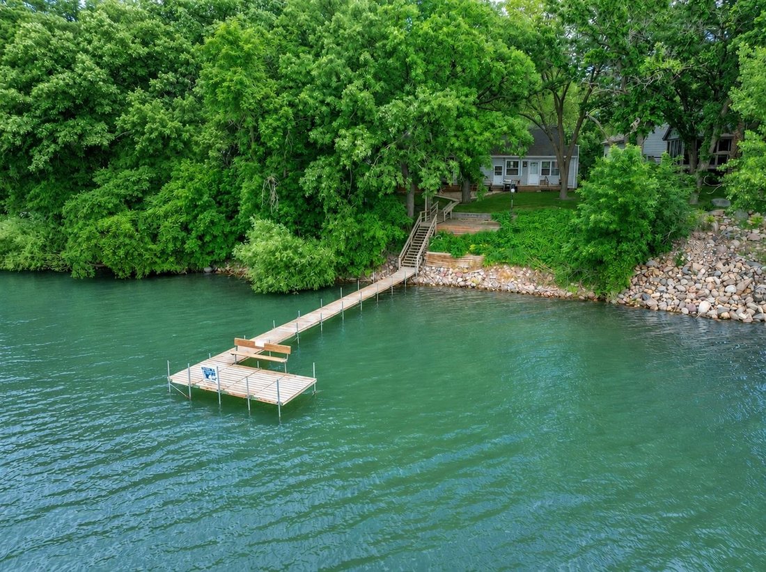House in Spirit Lake, Iowa, United States 1 - 18718108