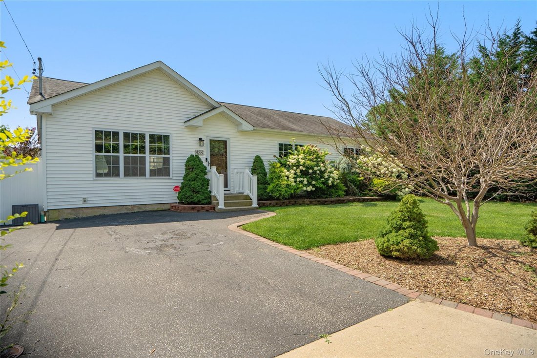 House in Lake Ronkonkoma, New York, United States 2 - 18719605