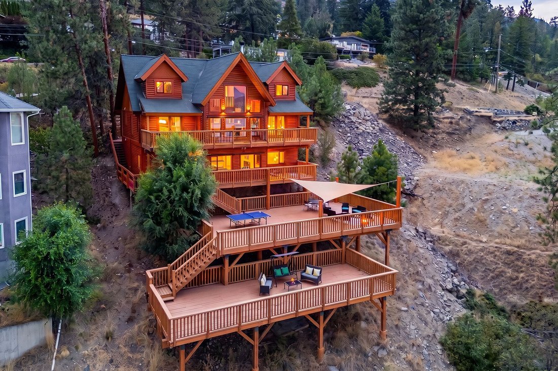 House in West Kelowna, British Columbia, Canada 1 - 18719432