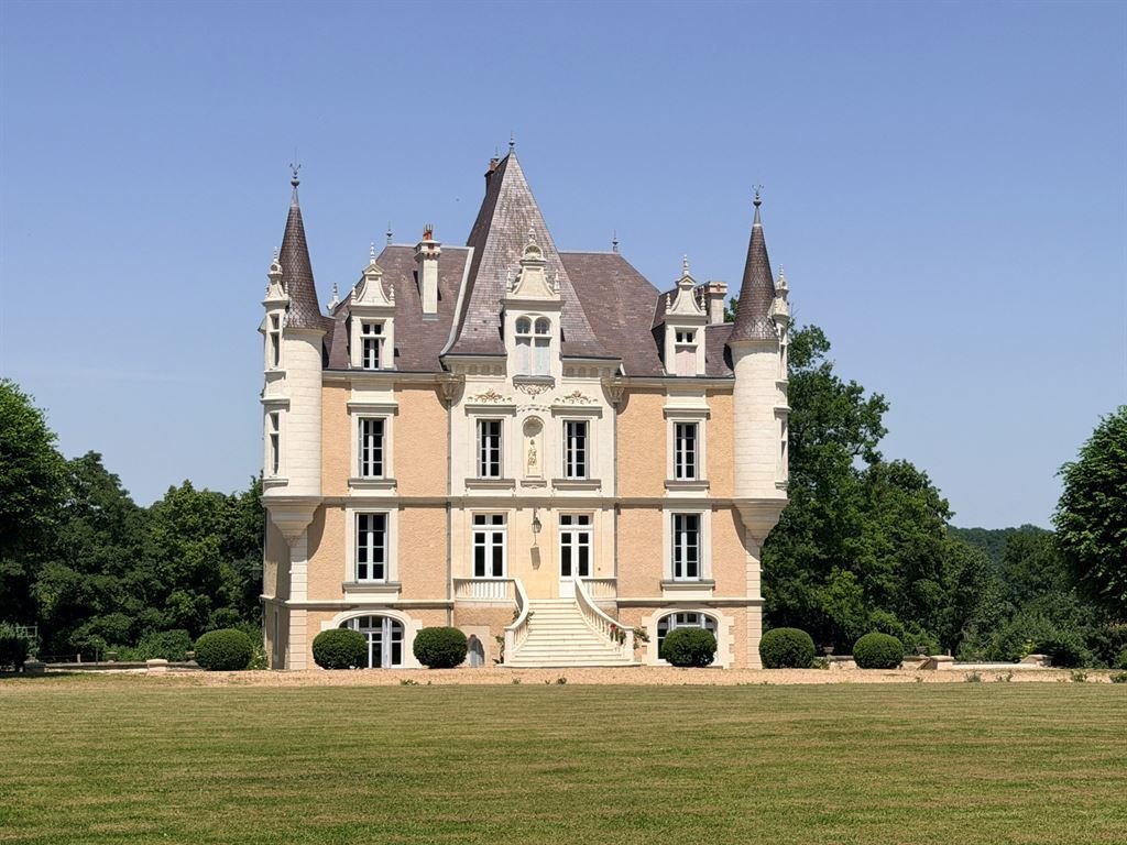Castle in Poitiers, Nouvelle-Aquitaine, France 3 - 12148081