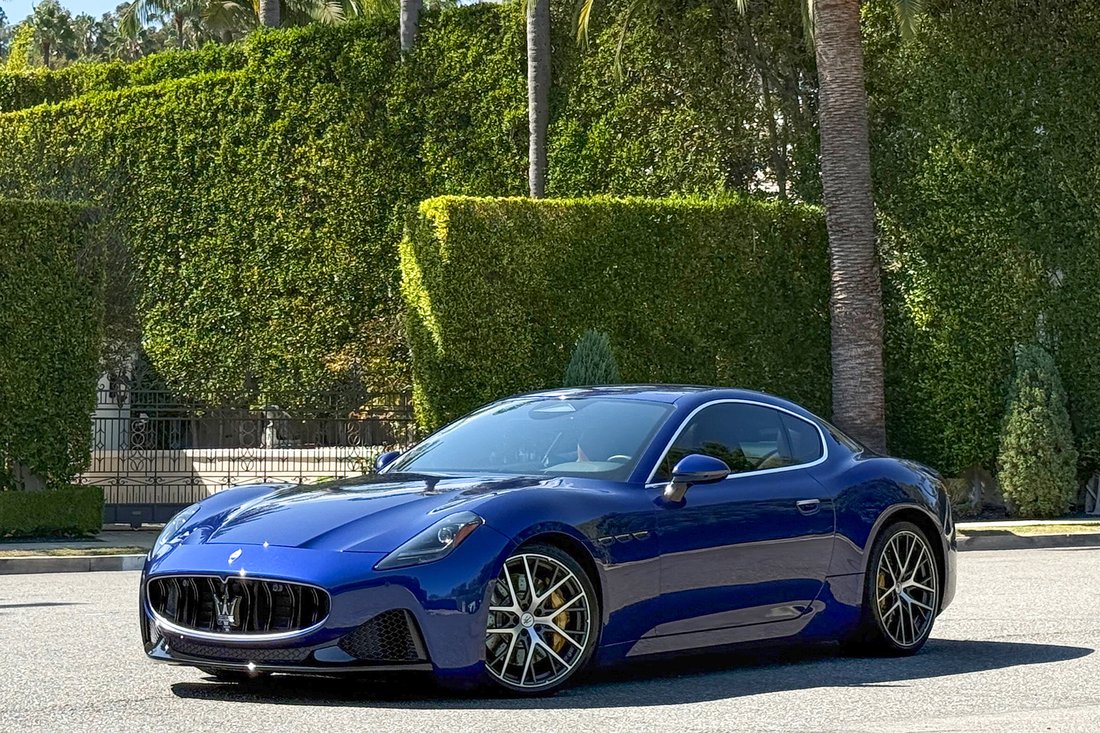 Coupe in West Hollywood, CA, United States 1 - 18716951