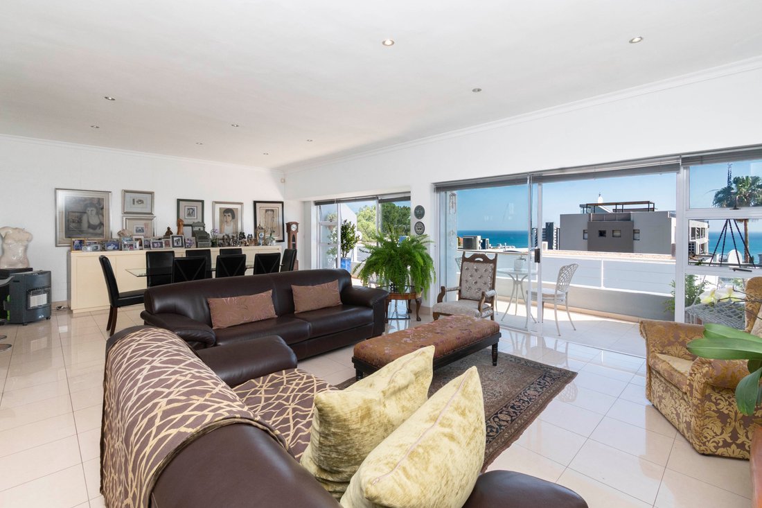 Apartment in Sea Point, Atlantic Seaboard, Cape Town 4 - 18563890
