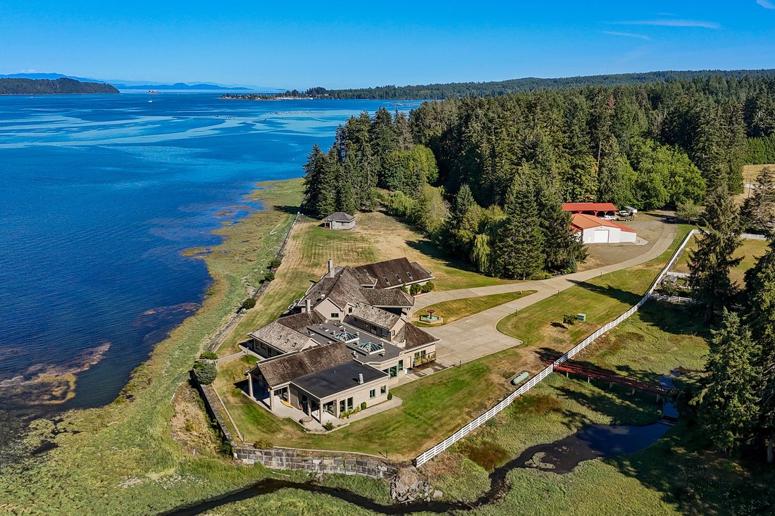 Haus in Fanny Bay, Britisch-Kolumbien, Kanada 1 - 18708927