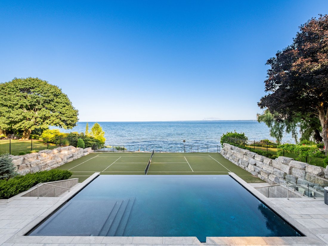 Estate in Burlington, Ontario, Canada 3 - 16657211