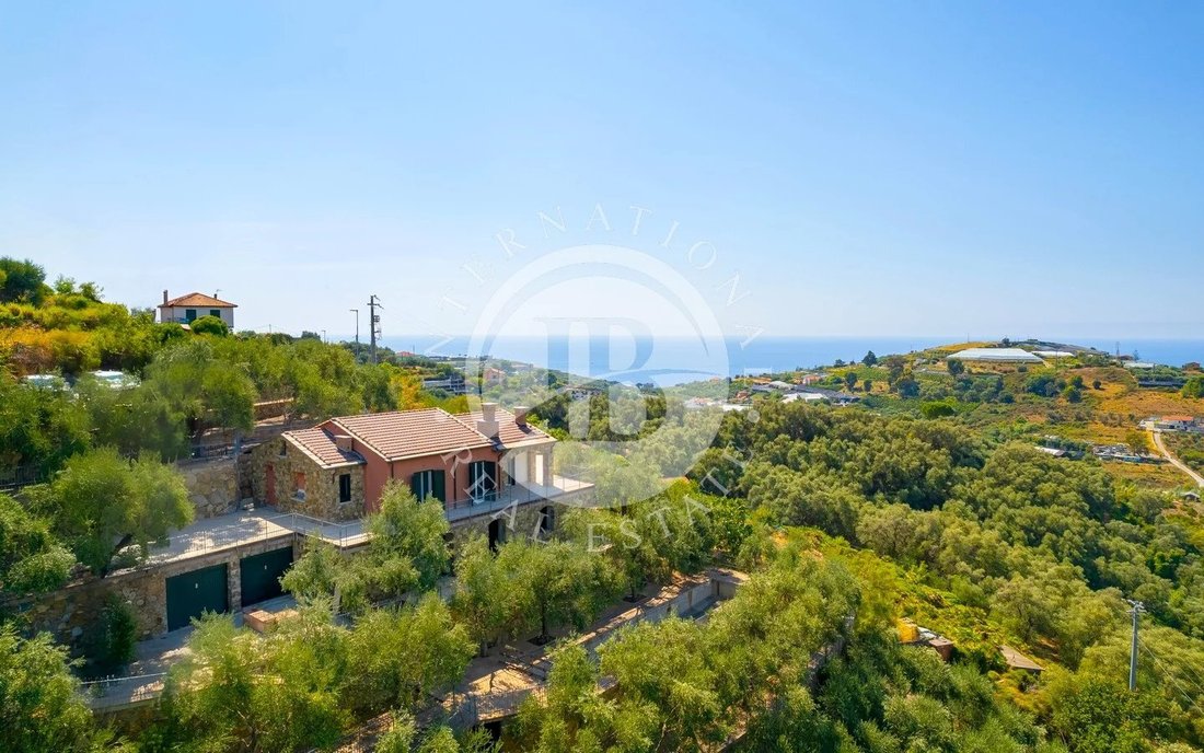 Villa in Terzorio, Liguria, Italy 1 - 18717110
