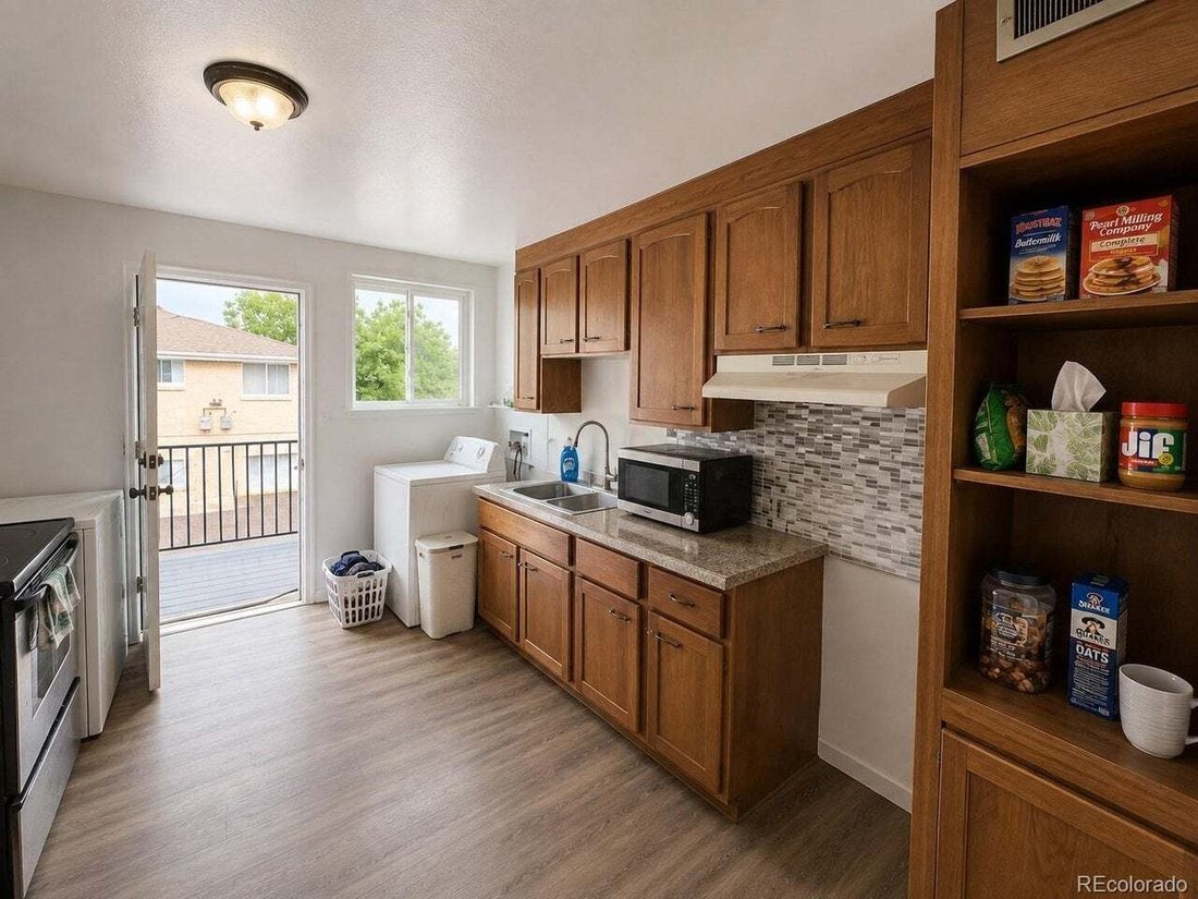 Lakewood, Colorado, United States 2 - 18718771