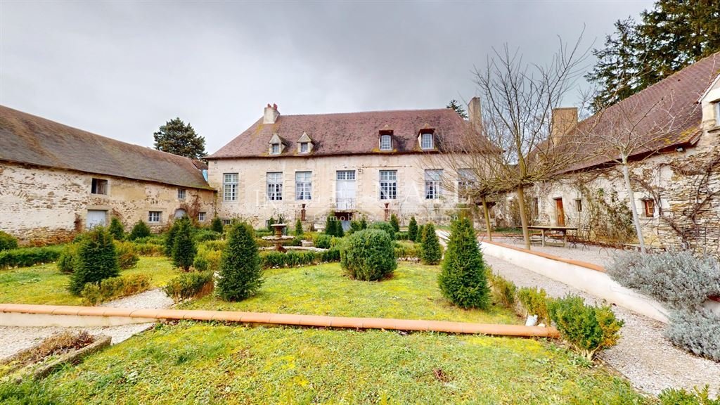 Château à Abrest, Auvergne-Rhône-Alpes, France 2 - 17066410