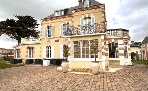 Villa à Paroisse Saint-Martin-des-Monts, Pays de la Loire, France 1