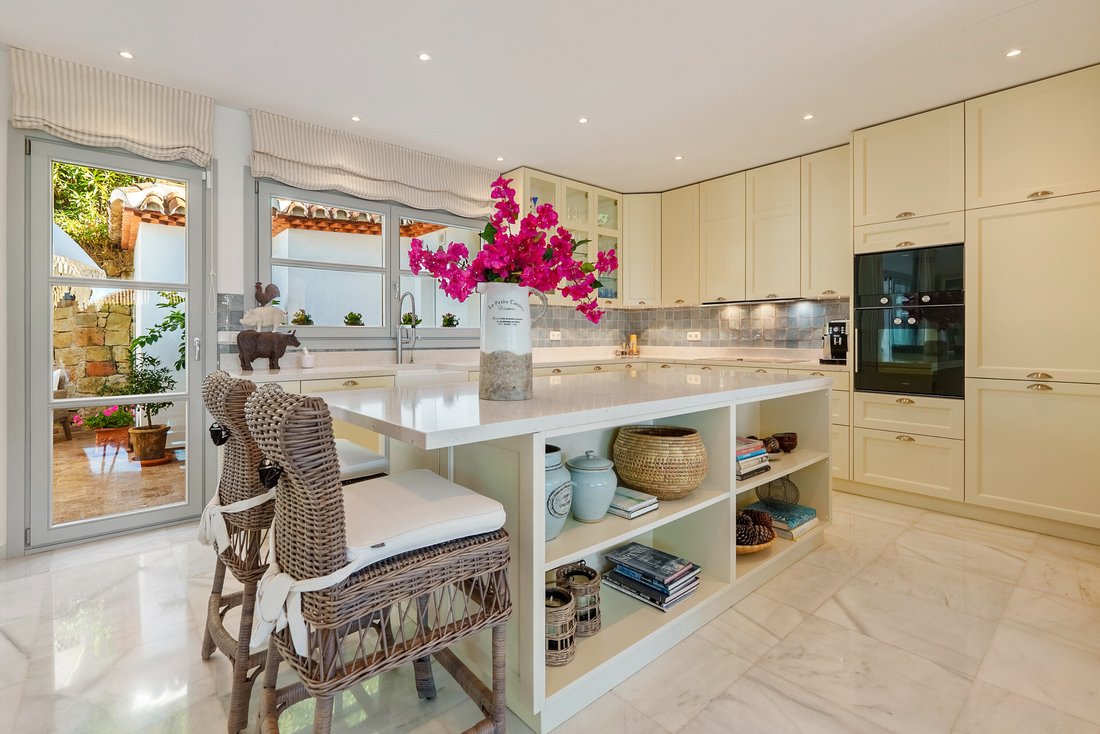 Villa in Sierra Blanca, Marbella, Spain 4 - 18716468