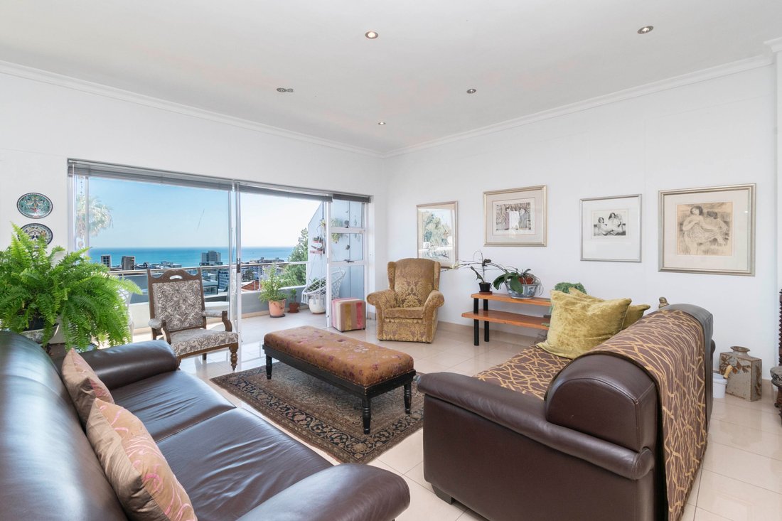 Apartment in Sea Point, Atlantic Seaboard, Cape Town 3 - 18563890
