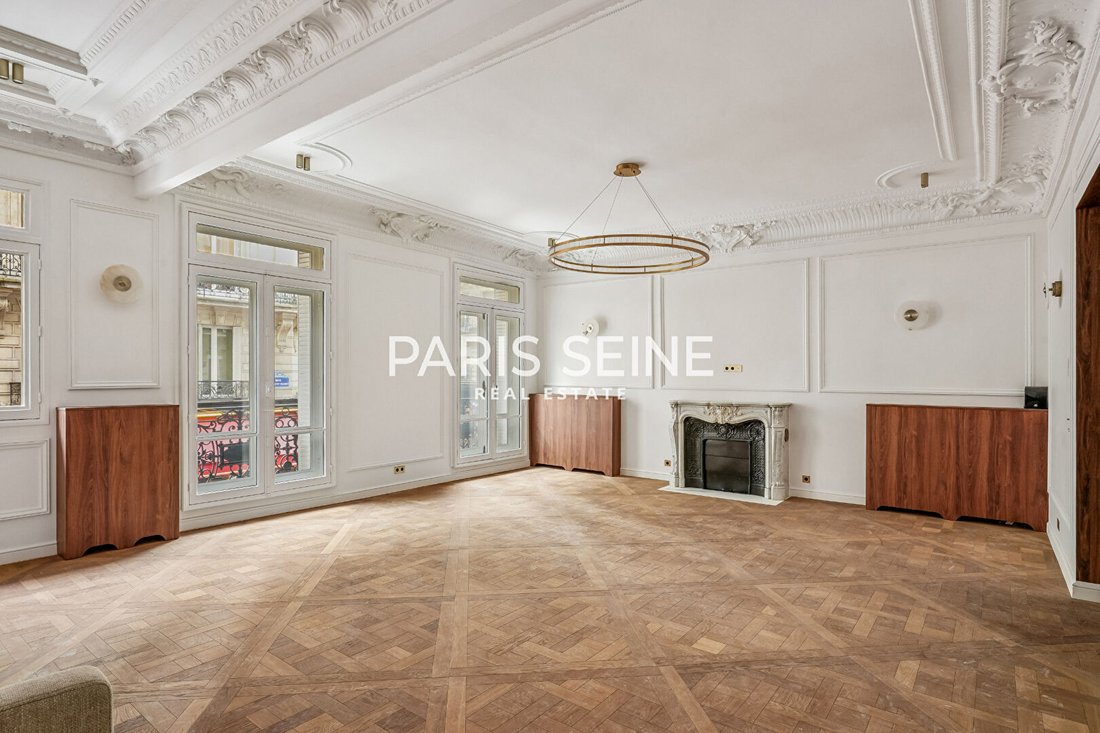 Apartment in Triangle d'Or, Paris 8e Arrondissement, Paris 2 - 18719923