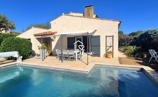 Villa in Six-Fours-les-Plages, Provence-Alpes-Côte d'Azur, France 1